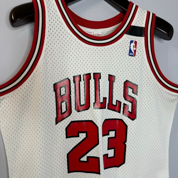 Mitchell & Ness 1991-1992 Michael Jordan #23 Chicago Bulls NBA Jersey Authentic - Picture 10 of 11
